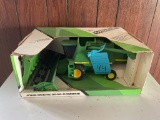 1/28 Scale 9500 Combine w/ Heads