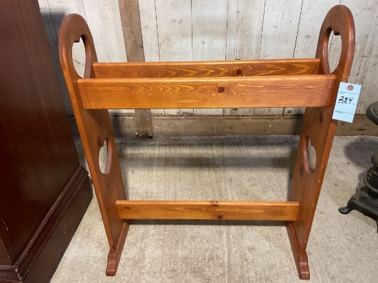 Blanket rack with heart details