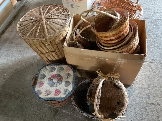Lot of various baskets