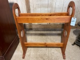 Blanket rack with heart details