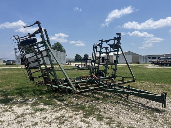 30’ John Deere 1000 Cultivator