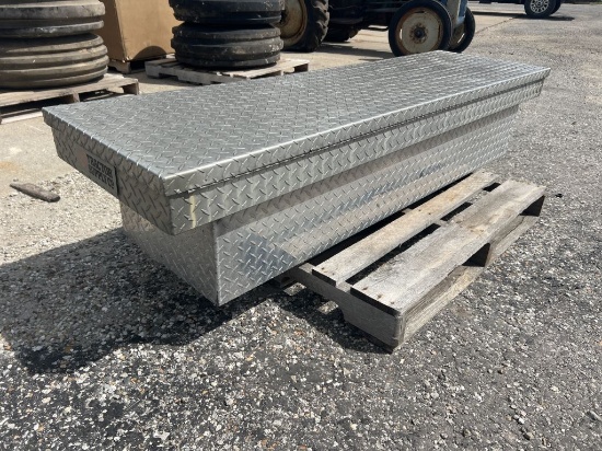 Tractor supply aluminum toolbox