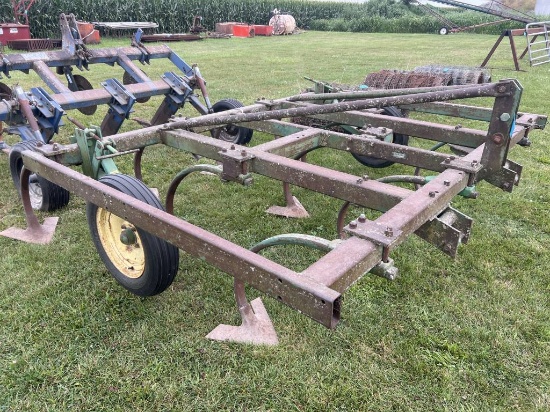 10' John Deere 1600 Cultivator