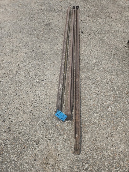 3 Fence braces
