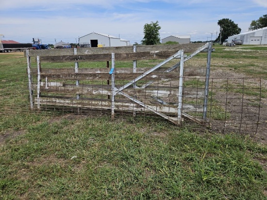 Wooden gates and hog pane