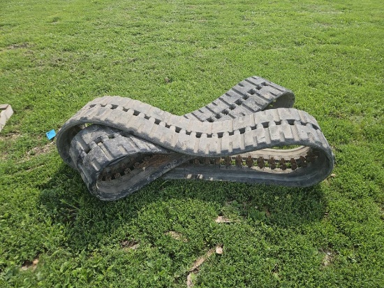 Skid steer loader tracks