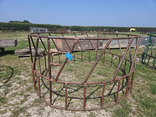 Hay bale ring