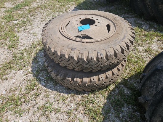 Truck tires 8.25-20 on split rims