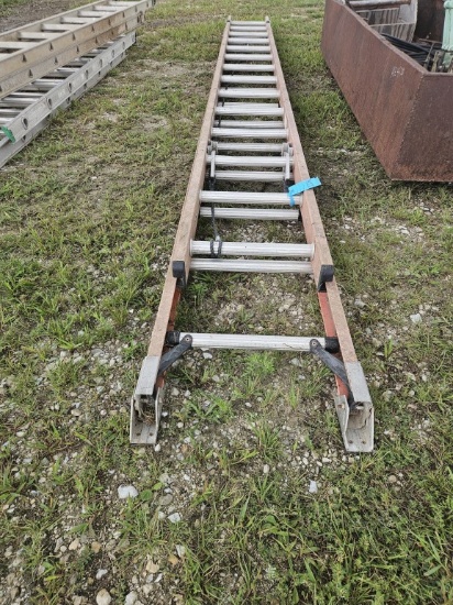 30' fiberglass extension ladder