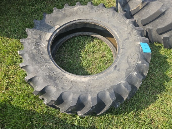 Tractor tire 14.9-26