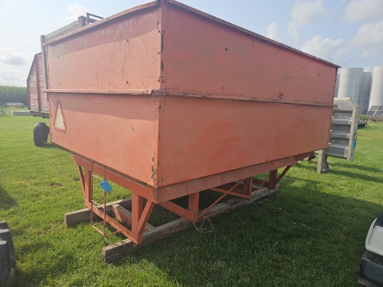 Gravity flow wagon no running gear
