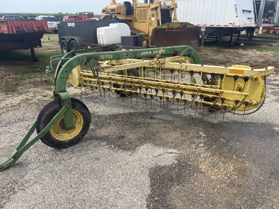 John Deere 670 Basket Rake