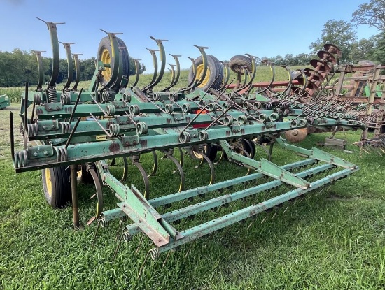 JD 1010 Field Cultivator