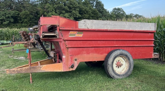 Kelly Ryan Feed-R-Wagon