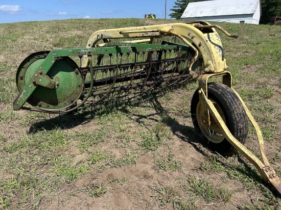 JD 640 Hay Rake