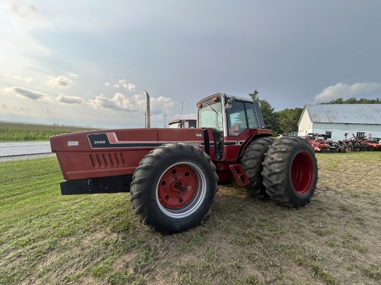IH 3588 2+2 Tractor