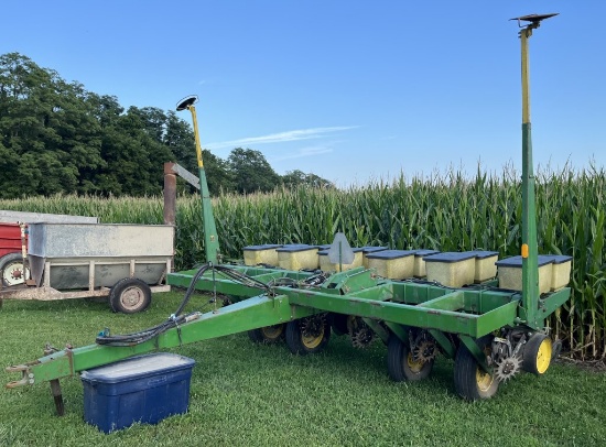 JD 7000 Planter