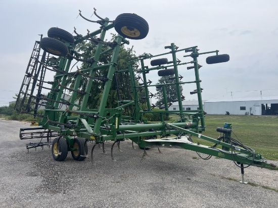 36’ John Deere 2210 Field Cultivator