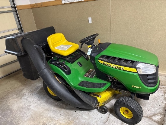 John Deere D100 Lawn Tractor