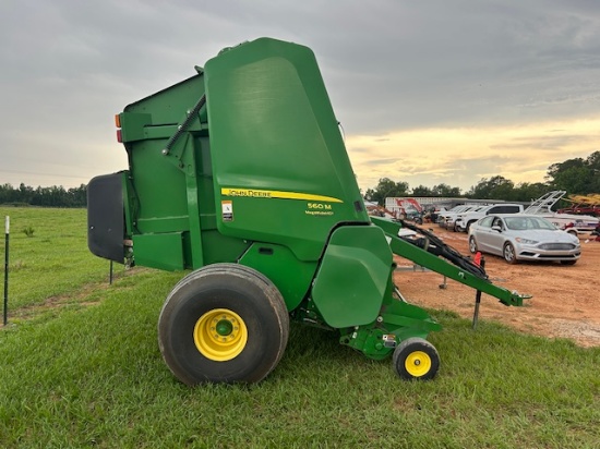 John Deere 560M Baler