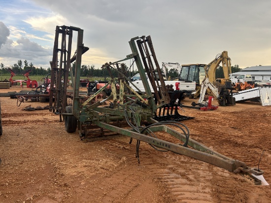 John Deere Do-All 21'