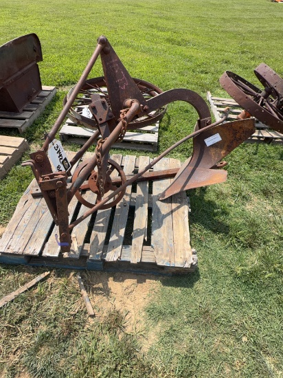 MASSEY FERGUSON SINGLE FURROW PLOW