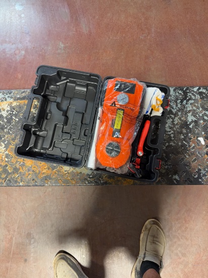 UNUSED VEVOR 3 TON ELECTRIC HYDRAULIC CAR JACK