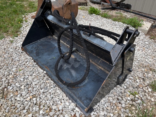 USED WOLVERINE 4 IN 1 MINI SKID BUCKET