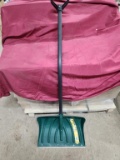 Shovel/Pusher w/ Bent handle