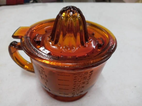 Juicer Glass Measuring Cup, Amber