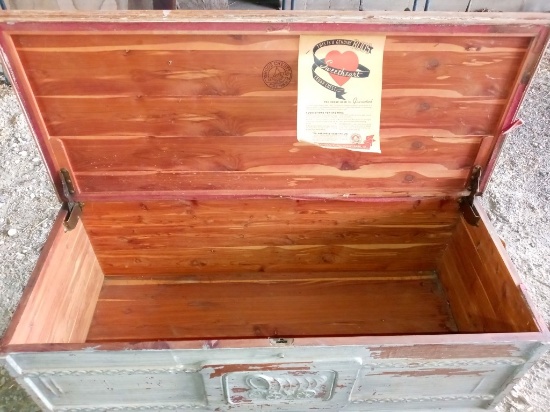 Cedar Chest - Roos Chests