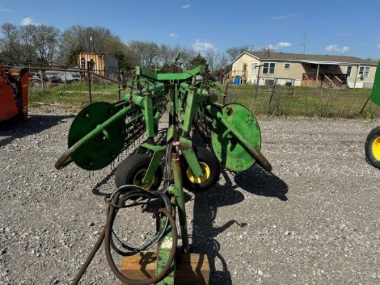 John Deere 700 Hydraulic Twin Rake