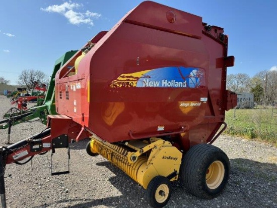 New Holland BR7070 Round Baler with Net-Wrap