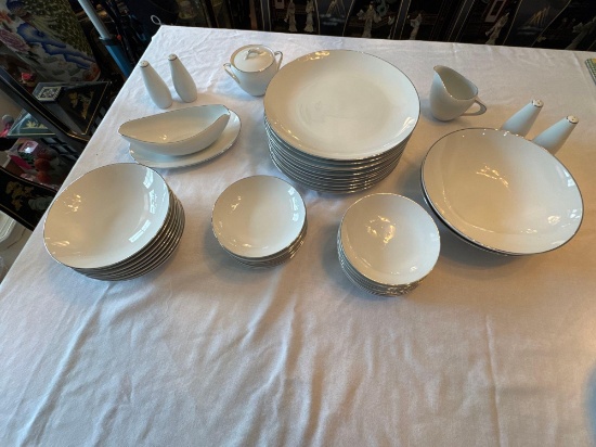 Style House Fine China Dinner Set