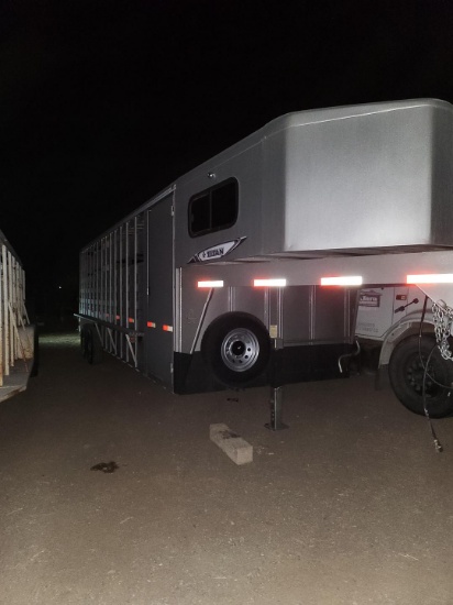Titan Horse Trailer