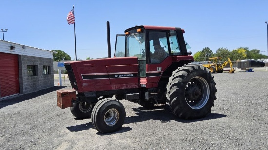 International 5288 Tractor