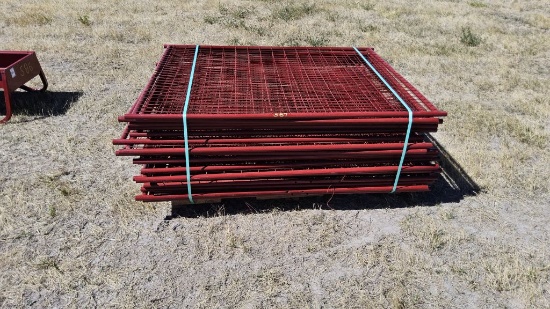 Miscellaneous Pallet of Red Dog Kennel Sides & Doors