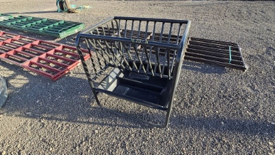 Adjustable Hay & Grain Feeder