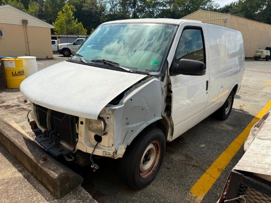 2000 Chevrolet Work Van (INOPERABLE)