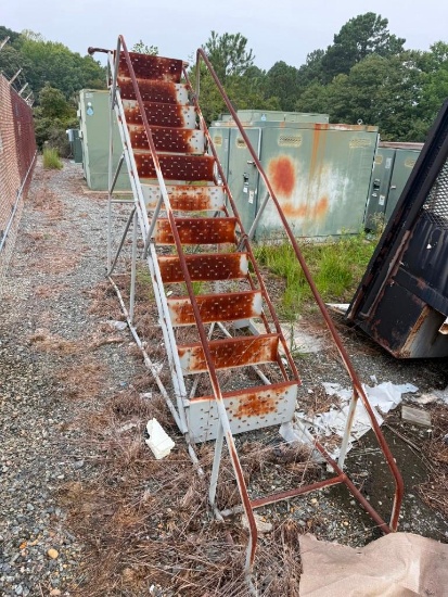 Rolling Metal Step Ladder