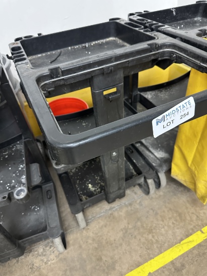 Rubbermaid Rolling Cleaning Cart
