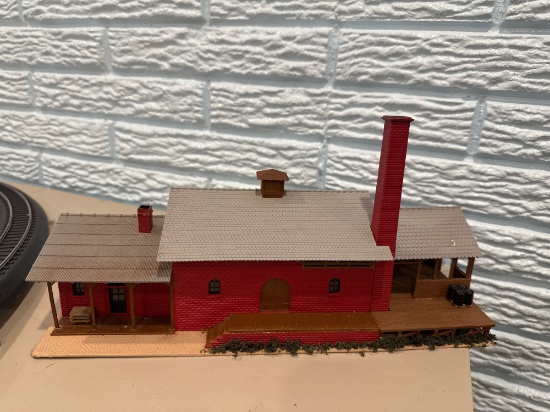 Ho Scale Brick Freight House With Loading Dock & Chimney Stack