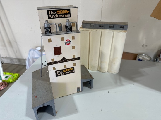 Toy Train Accessory-the Andersons 2 Piece Grain Elevator
