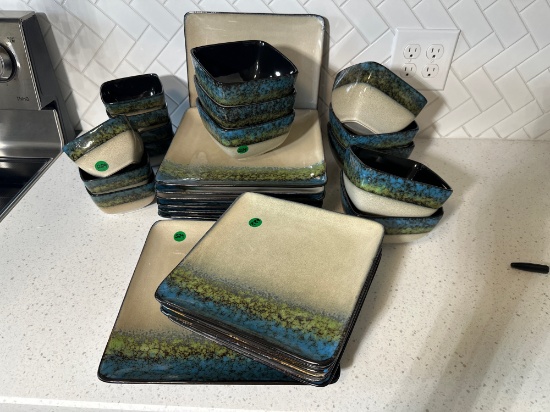 Broyhill Dinnerware