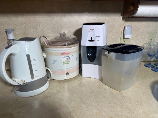 Small Kitchen Appliance Lot  Tea & Cooking