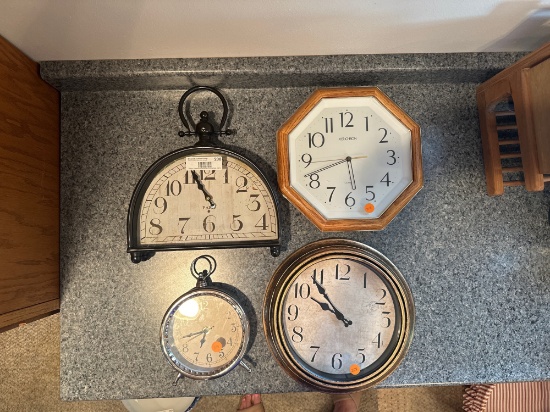 4 Decorative Clocks