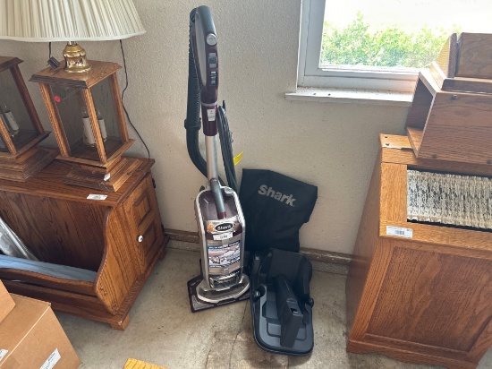 Shark Powered Lift Away Vacuum with Base & Attachments