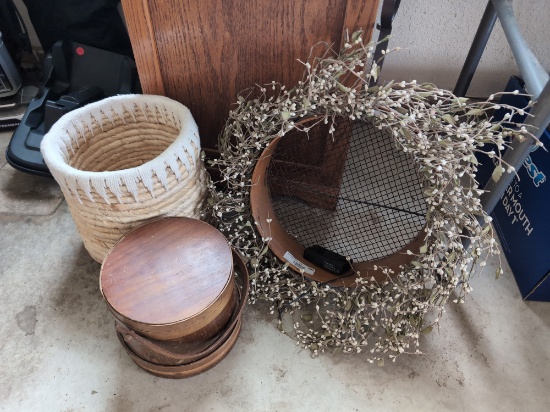 Primitive bucket with Lid, Rustic Wreath, Basket