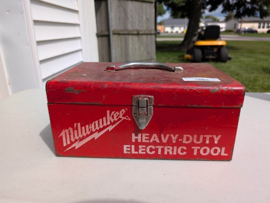 Milwaukee Heavy-Duty Tool Box