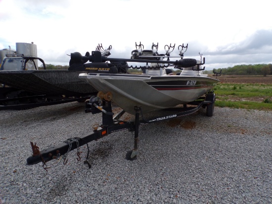 BASS TRACKER PRO TEAM 185XT FISHING BOAT WITH SPOT LOCK TROLLING MOTOR